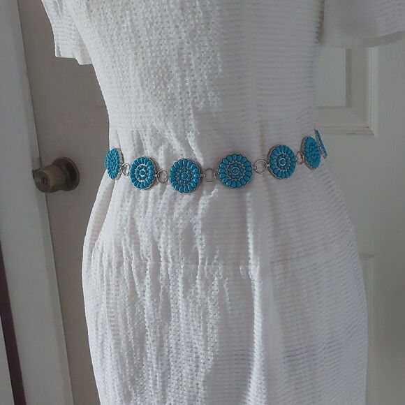 Faux Turquoise Silver Tone Round Conch Linked Metal Waist Belt - Picture 3 of 8